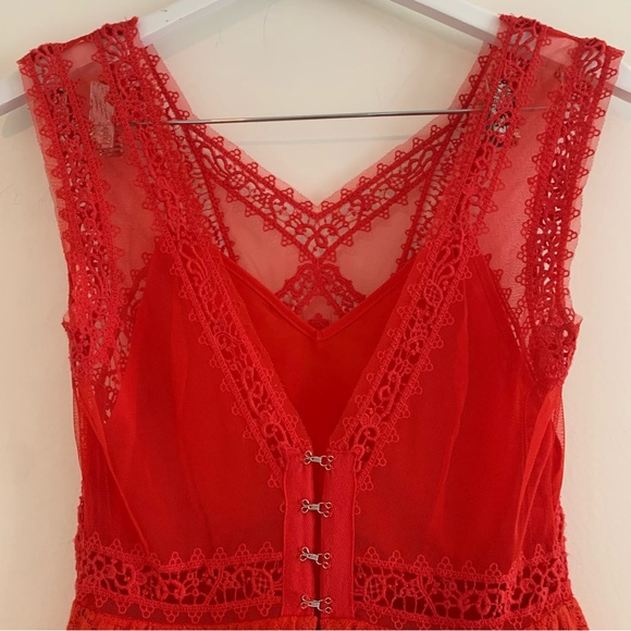 NWOT FREE PEOPLE DRESS WITH SHEER PANEL IN BACK SIZE 2 - Picture 16 of 17